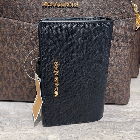 Michael Medium Crossgrain Leather Bifold Wallet
Black
NWT - Picture 9 of 16